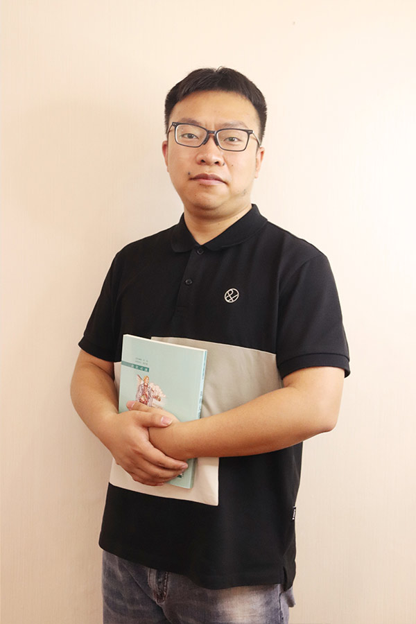 麟游杨斌 本科学历，毕业于西安航空学院