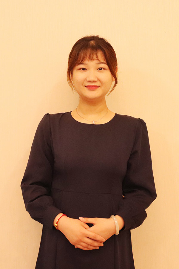麟游文哲 本科学历，优秀班主任