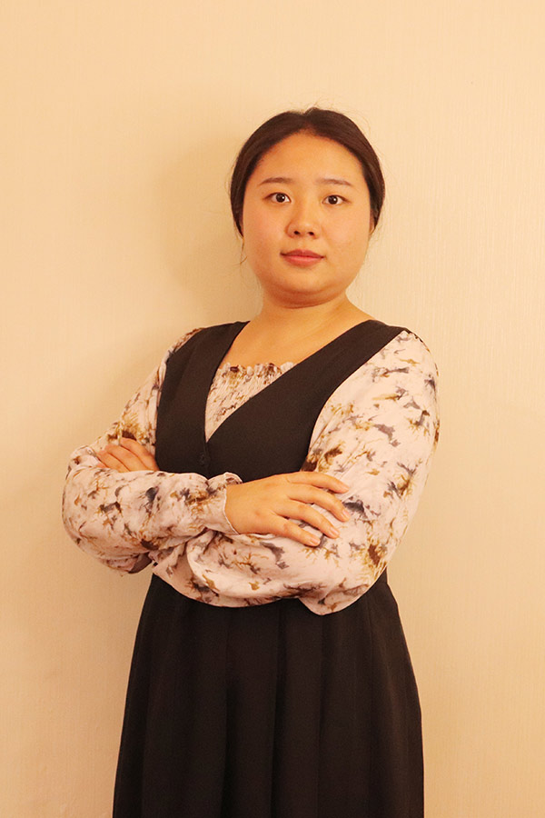 麟游何爱玲 本科学历，优秀班主任